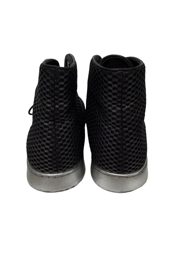 Hi Top Sneaker
