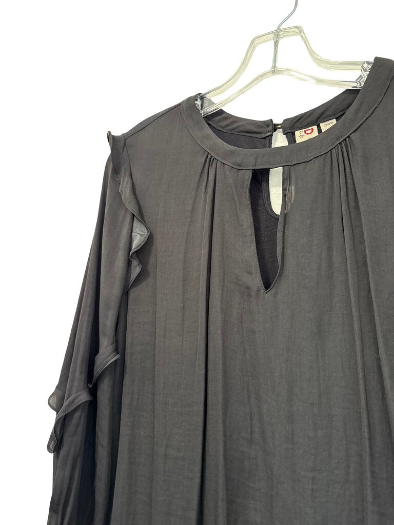 Keyhole Neck W/Ruffles