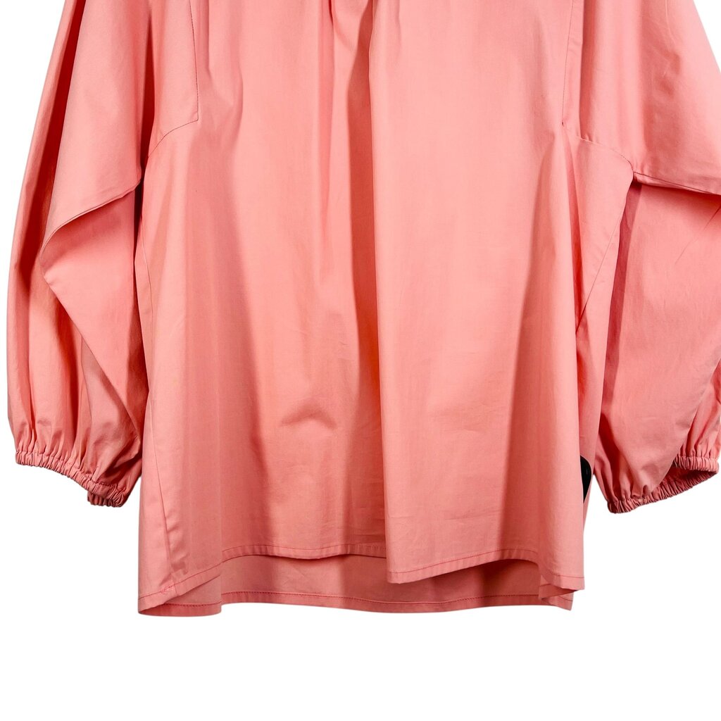 Poplin 1 Button Closure
