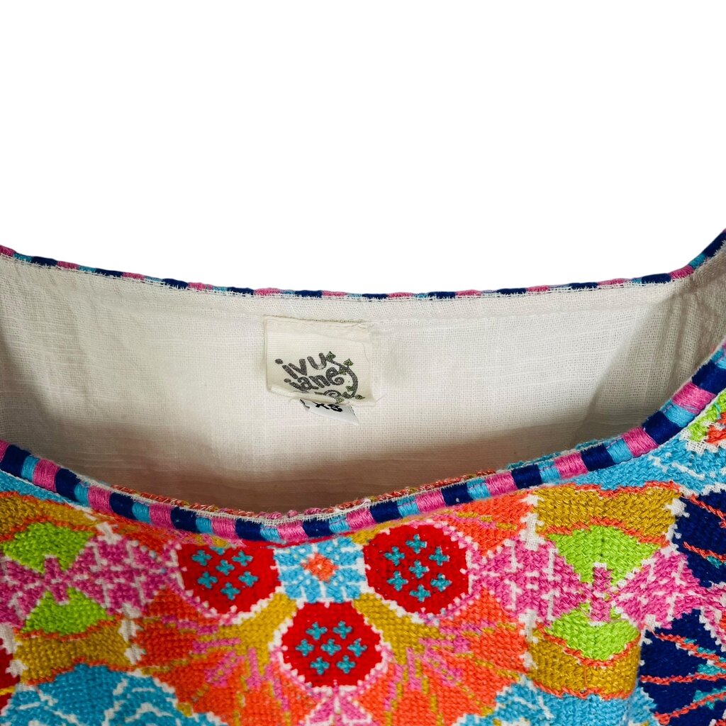 Embroidered Sq Nk
