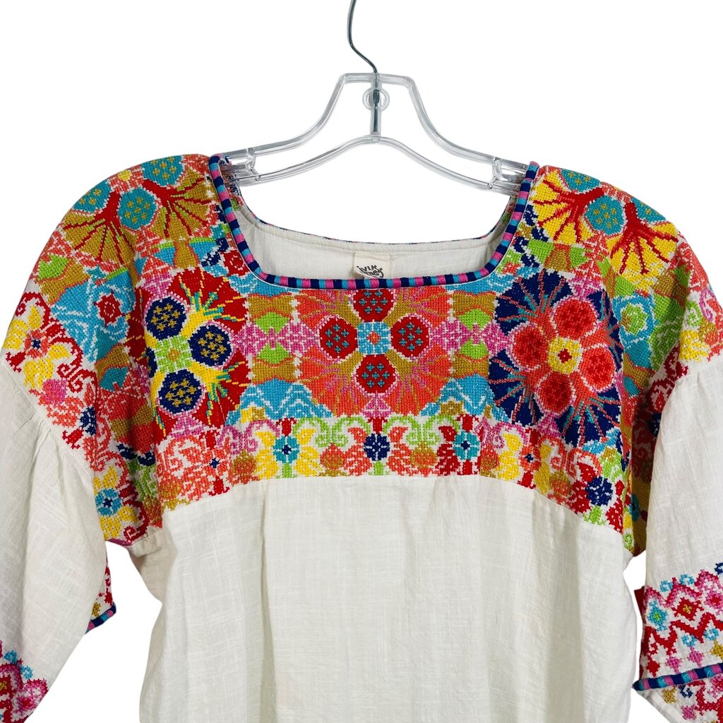 Embroidered Sq Nk