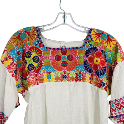 Embroidered Sq Nk