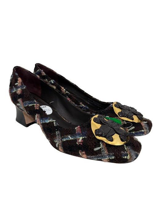 Tweed Logo Low Heel Pumps