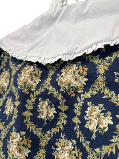 Floral W/Pilgrim Collar