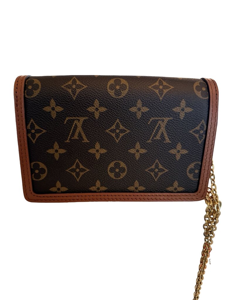 Dauphine Chain Wallet w/box